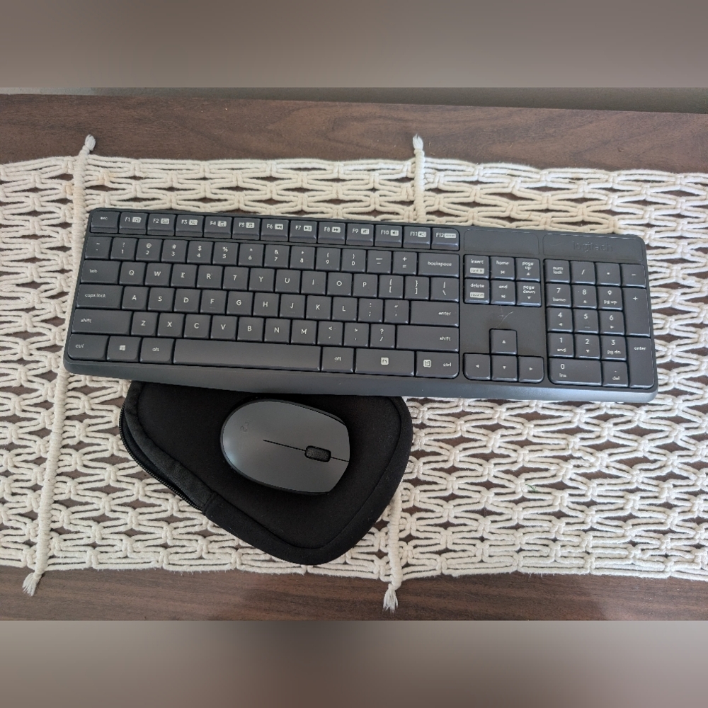 ❌sold❌ Logitech Black Keyboard and Mouse Combo